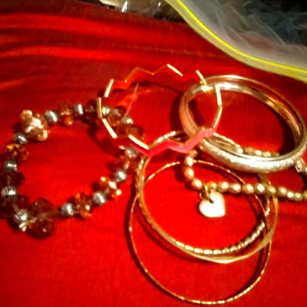 Jewelry bundle - Picture 2 of 3